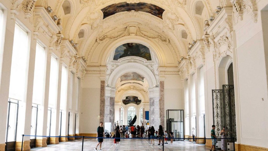 de-paris-a-berlin-une-exposition-gratuite-au-petit-palais-met-a-lhonneur-plus-du-actualite-voyages-magazine-tendances-la-revue-1-2