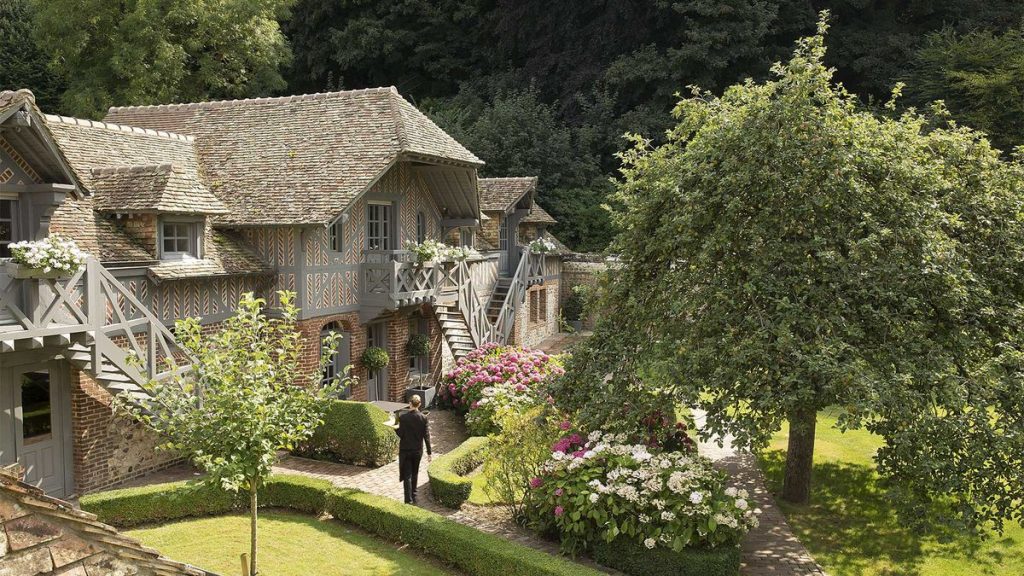 francoise-petrovitch-dans-les-pas-de-monet-a-la-ferme-saint-simeon-ancien-refuge-actualite-voyages-magazine-tendances-la-revue-1