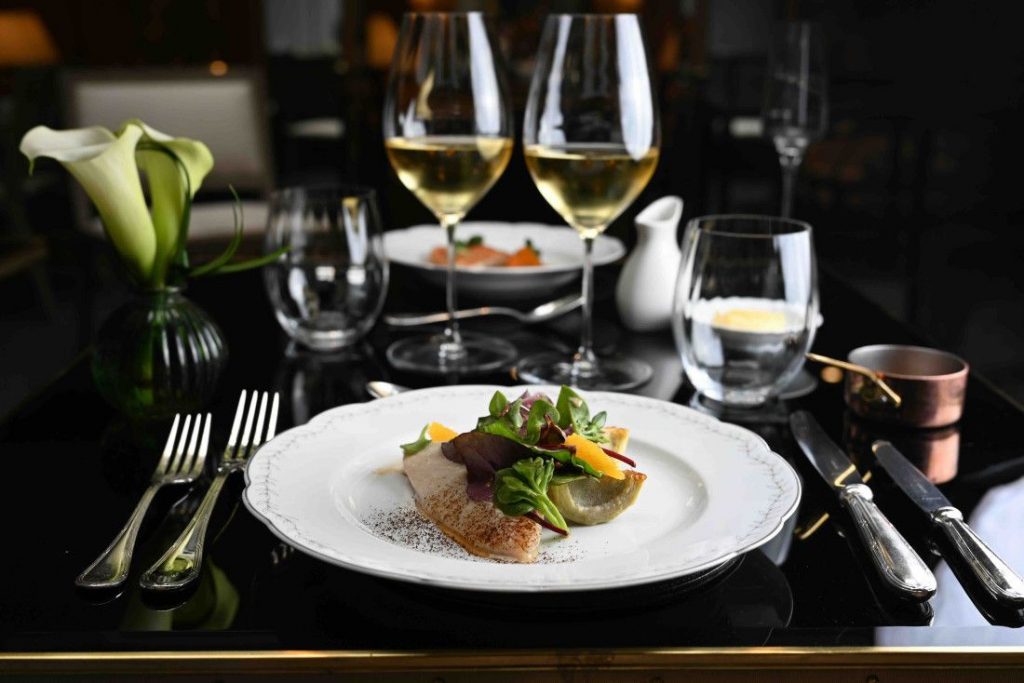 les-confidences-elegance-feutree-et-cuisine-de-reconfort-au-san-regis-actualite-voyages-magazine-tendances-la-revue-1