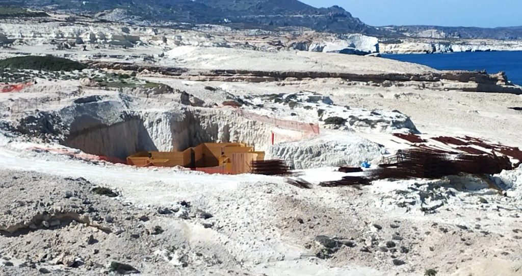 milos-en-danger-le-tourisme-et-l-absence-de-protection-detruisent-le-littoral-actualite-voyages-magazine-tendances-la-revue-1