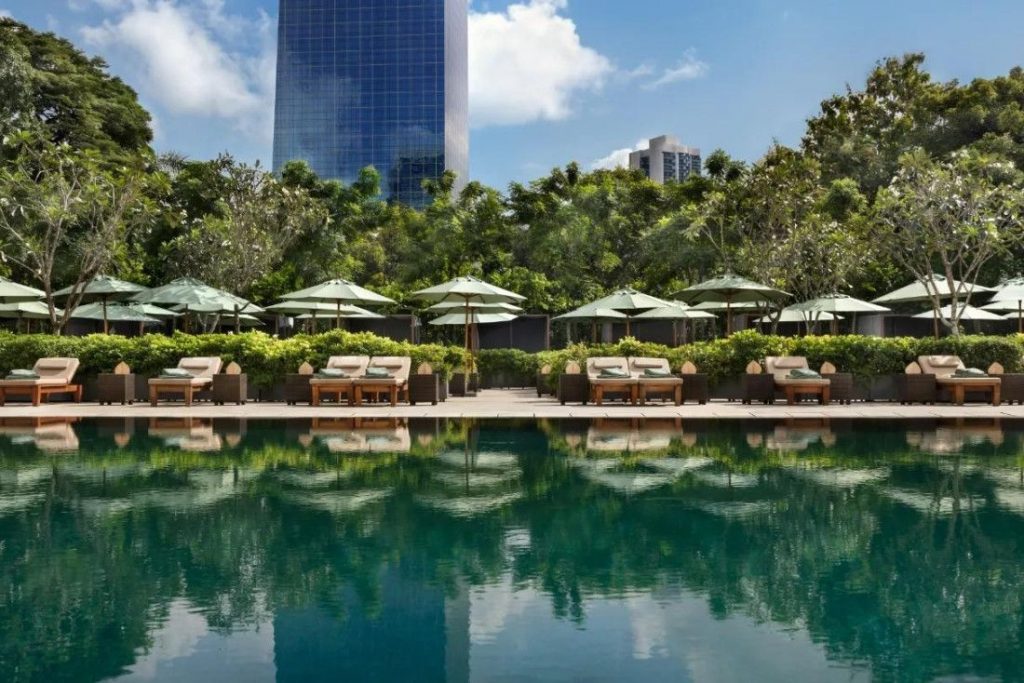 the-sukhothai-bangkok-deux-hectares-de-jardins-pour-oublier-la-ville-actualite-voyages-magazine-tendances-la-revue-1
