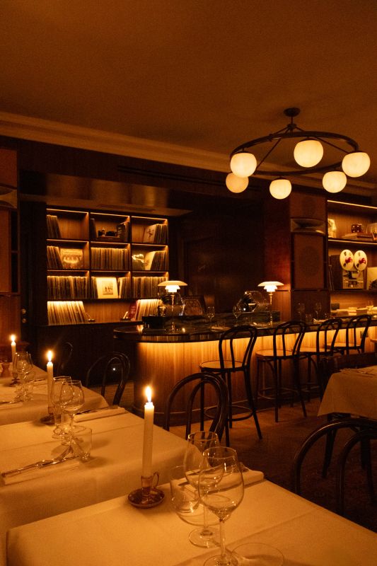 Robert Pattinson - À Paris chez Billie : notre restaurant coup de cœur actuel - Actualités du luxe - actualités sur le luxe - actualité du luxe