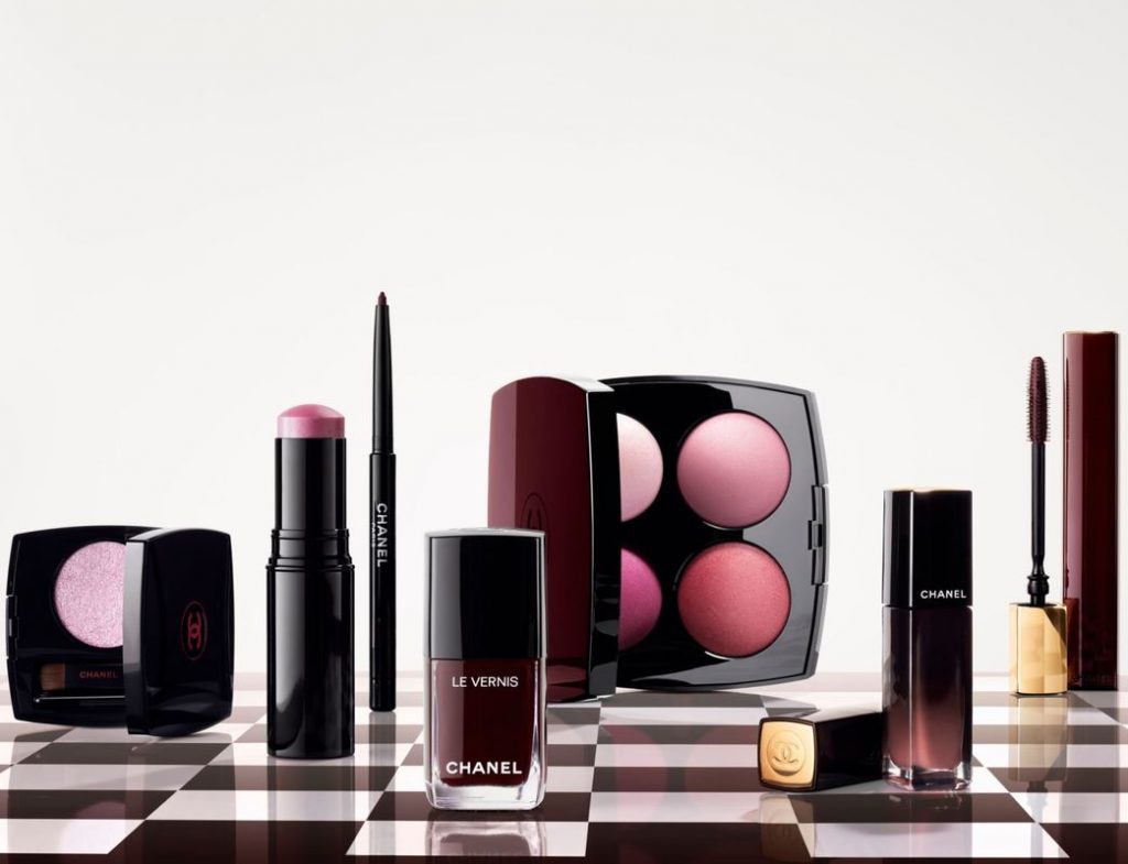 Paris Défilé - A/H 94-95 - Chanel : Le Rouge Noir, une teinte légendaire - Actualités du luxe - actualités sur le luxe - actualité du luxe