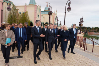 Disneyland Paris Inauguration Disney Adventure World - Emmanuel Macron : 13 milliards d'euros investis de 1992 - Actualités du luxe - actualités sur le luxe - actualité du luxe