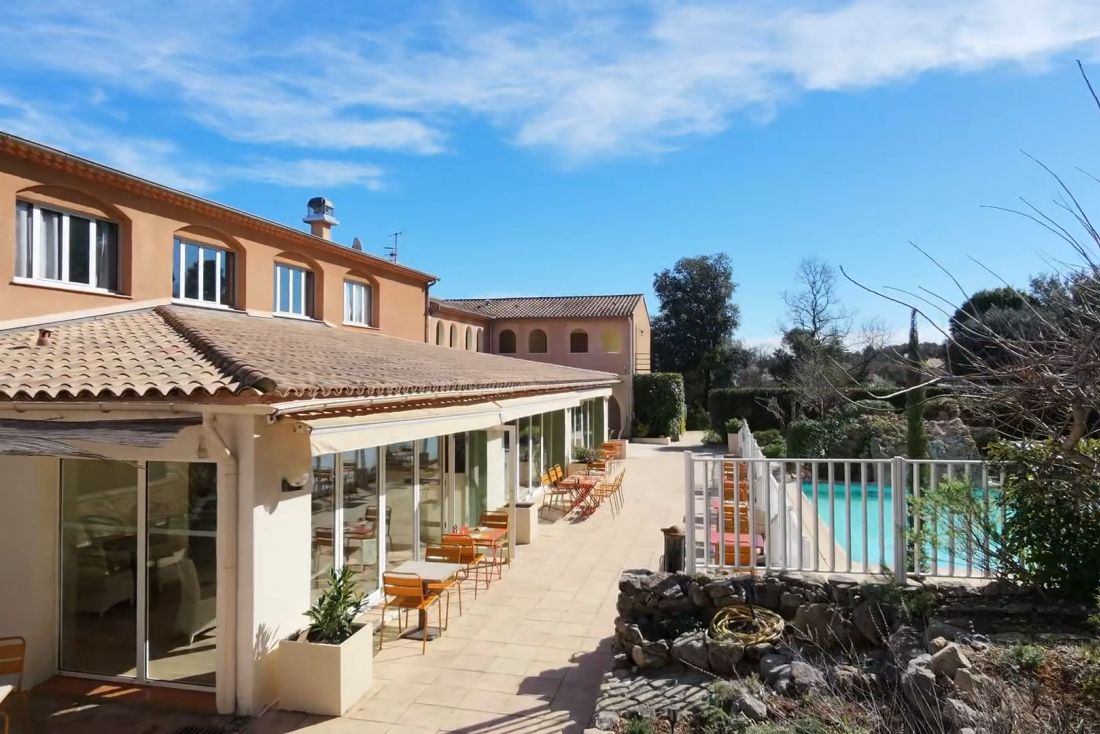 Le Thoronet, Provence - Hostellerie de l'Abbaye : un 3 étoiles au charme authentique - Actualités du luxe - actualités sur le luxe - actualité du luxe