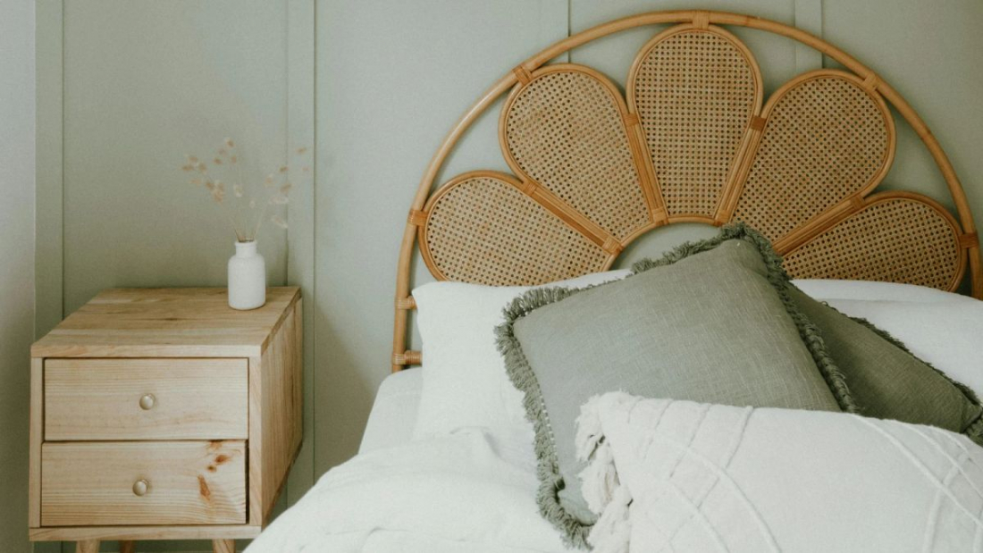 La tête de lit, c'est fini? La tendance qui la remplacera en 2026 - Actualités du luxe - actualités sur le luxe - actualité du luxe
