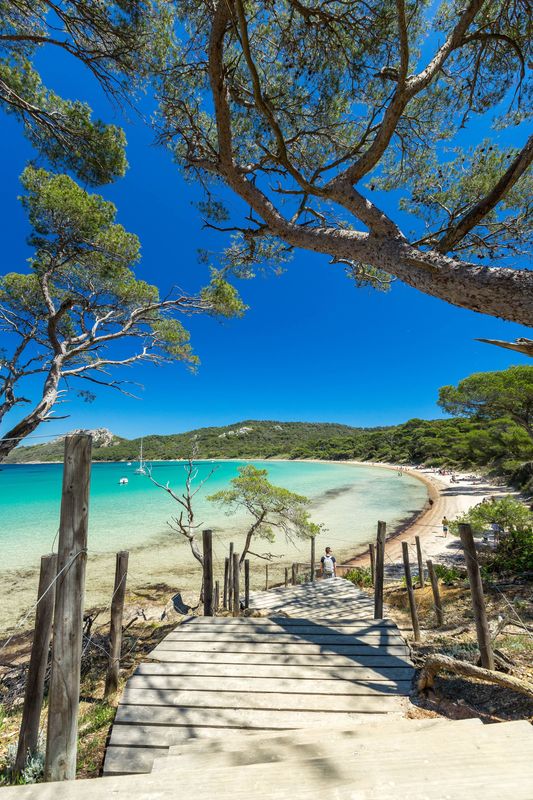 Les 17 plus belles plages de France à (re)découvrir cet été - Actualités du luxe - actualités sur le luxe - actualité du luxe