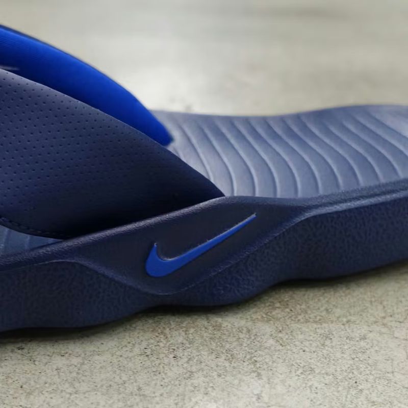 Nike Made a Luxe Leather Flip-Flop, And It’s Far from Regular - Actualités du luxe - actualités sur le luxe - actualité du luxe