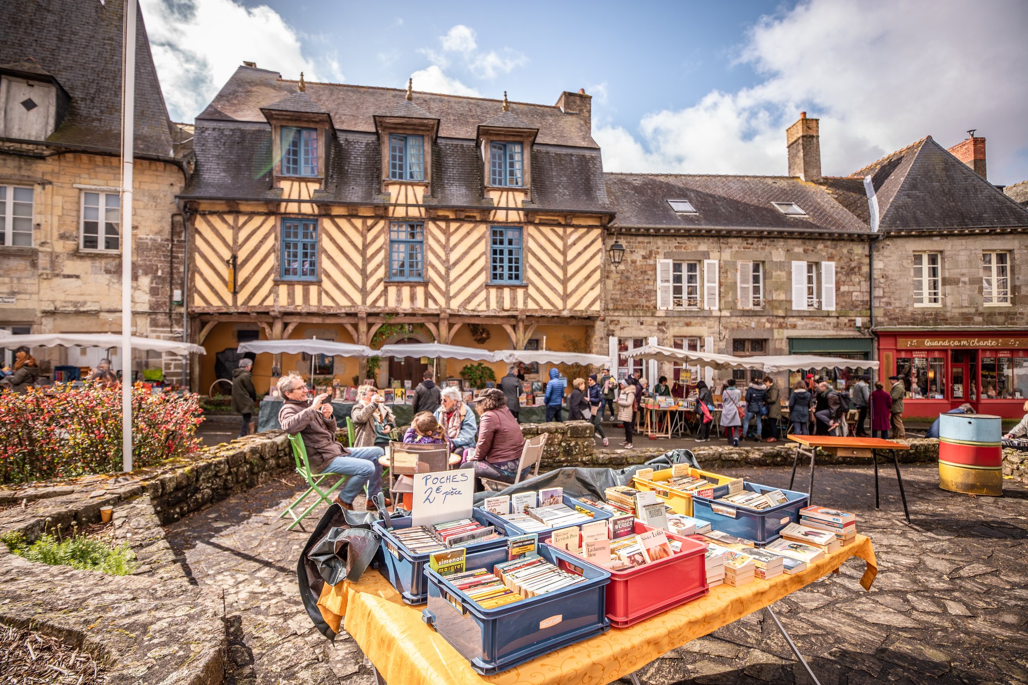 Bécherel — Fête du Livre dans la cité du livre bretonne