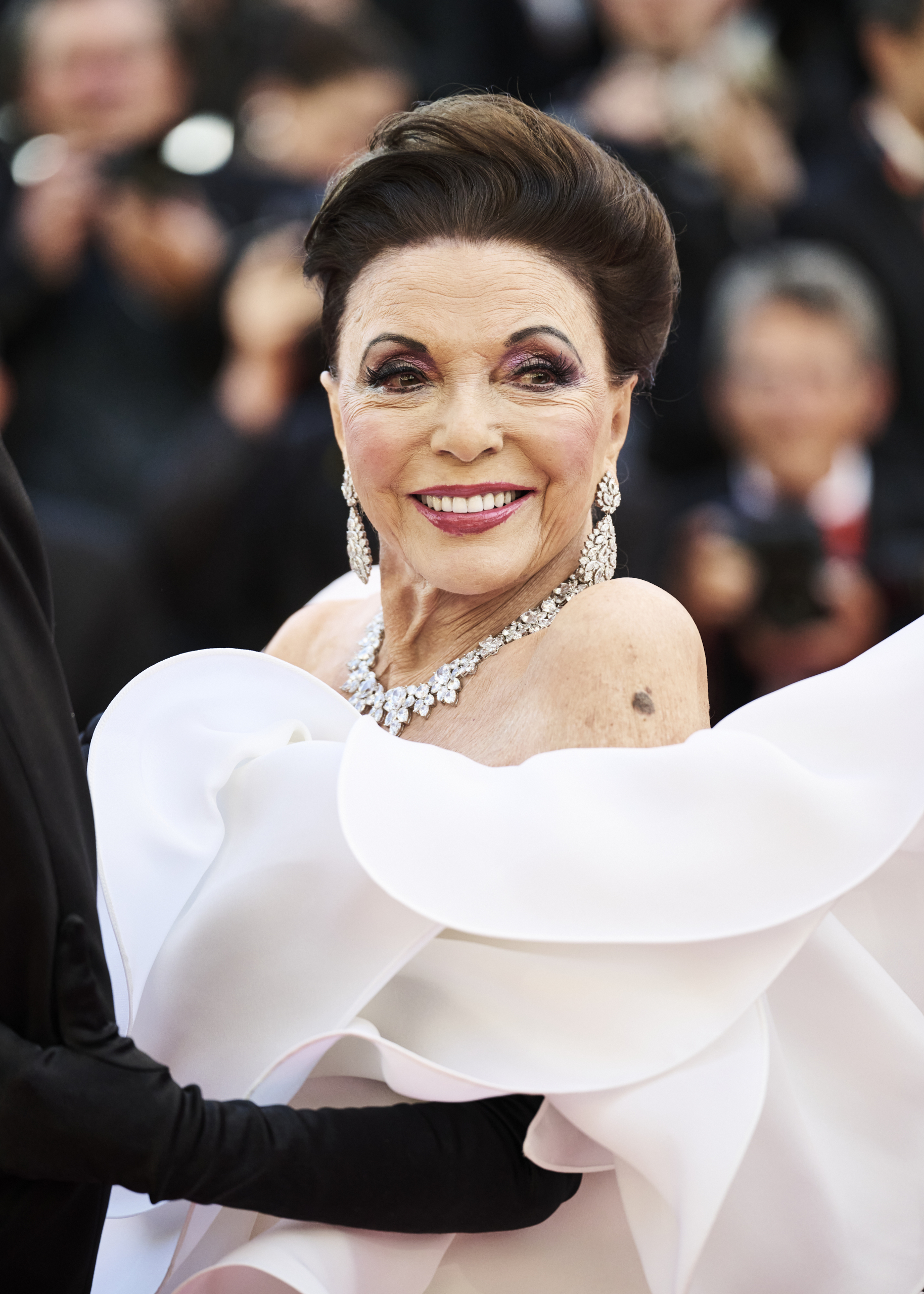 Joan Collins sur la Croisette à Cannes 2026