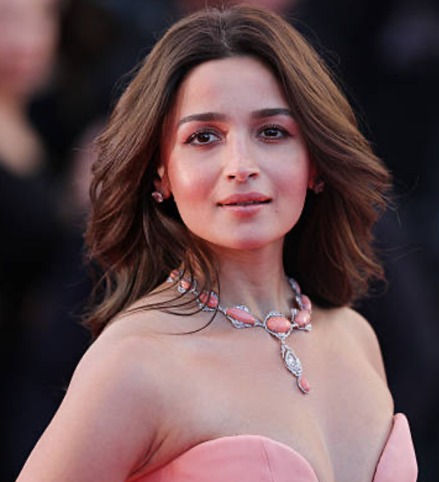 Alia Bhatt sur le tapis rouge du Festival de Cannes 2026