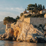 Aman Sveti Stefan: Renaissance d'une icône monténégrine après cinq ans de litige - Actualités du luxe - actualités sur le luxe - actualité du luxe