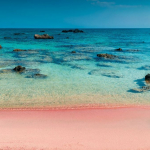 Crète - Elafonissi : La plage au sable rose, élue deuxième plus belle du monde, à 3h de la France - Actualités du luxe - actualités sur le luxe - actualité du luxe