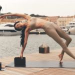 Opération Alo Voyage sur le ponton, Pilates face au yacht