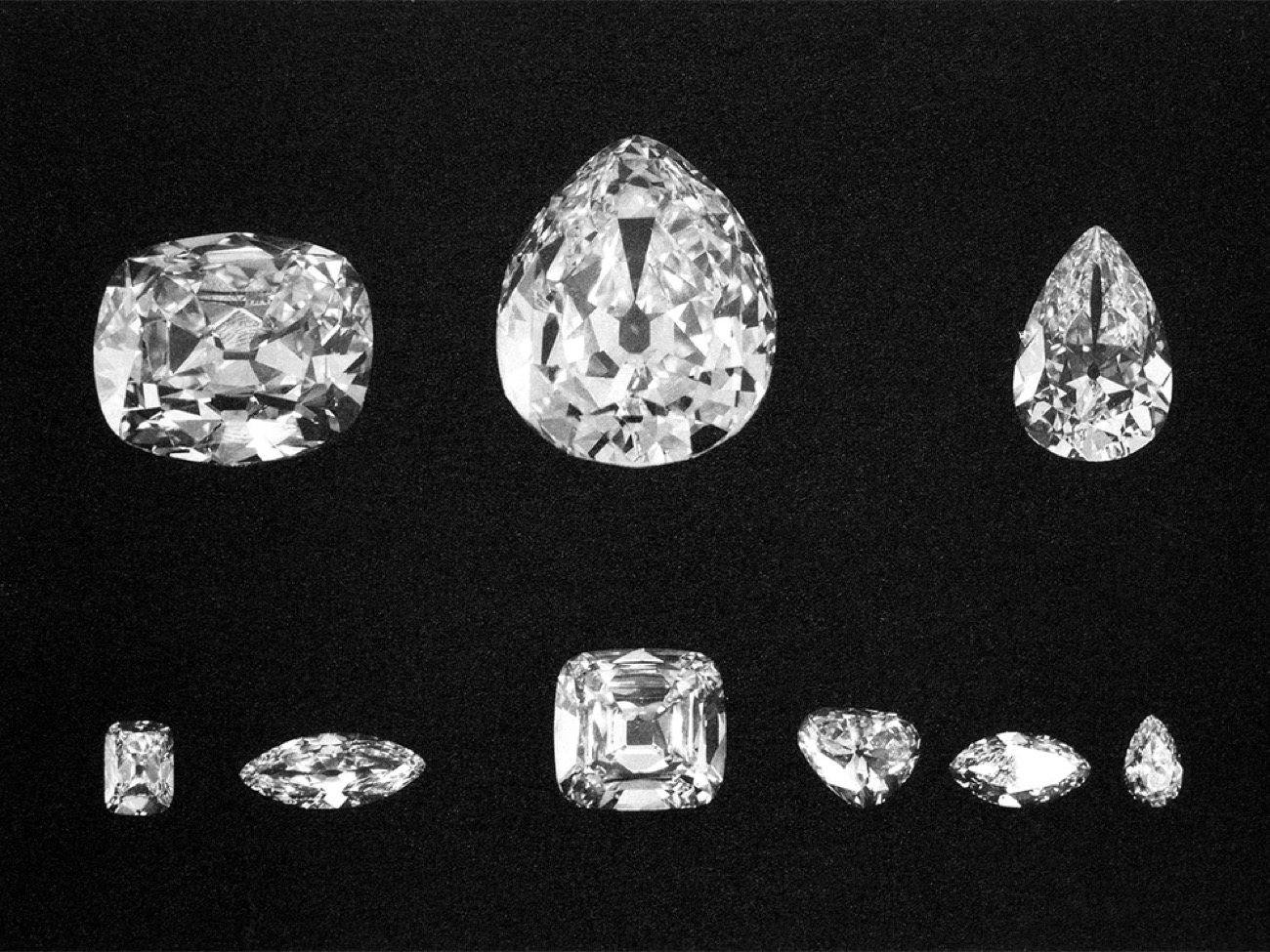 Les neuf pierres maîtresses taillées dans le Cullinan, le plus gros diamant brut jamais découvert, aujourd'hui dans les joyaux de la Couronne britannique. (Domaine public)