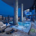 La piscine en porte-à-faux de l'Empathy Suite par Damien Hirst au Palms de Las Vegas