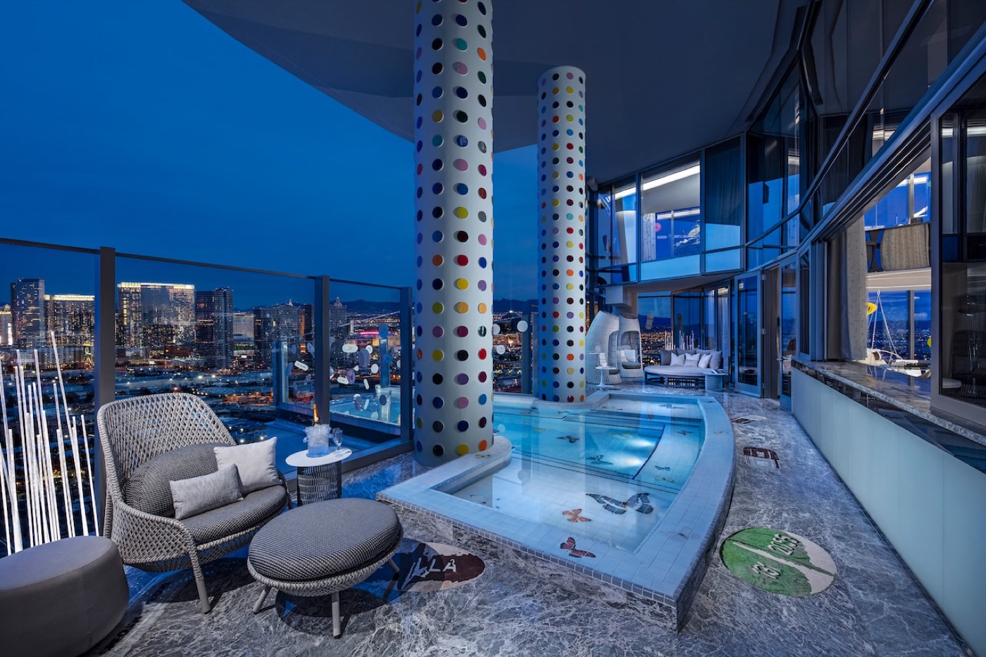 La piscine en porte-à-faux de l'Empathy Suite par Damien Hirst au Palms de Las Vegas