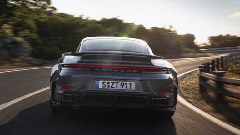 Porsche - L'avenir de la 911 : La marque tranche sur le tout électrique - La Revue du Luxe