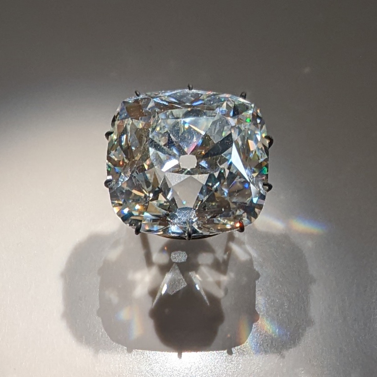 Le Régent, 140,64 carats, joyau de la Couronne de France conservé au Louvre depuis 1887. (Photo Shonagon, CC0)