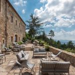 Monteverdi Tuscany: l'avis de La Revue sur le village-hôtel suspendu au-dessus du Val d'Orcia - La Revue du Luxe