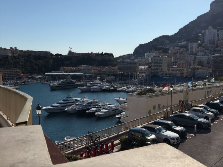 Superyacht de luxe en Méditerranée