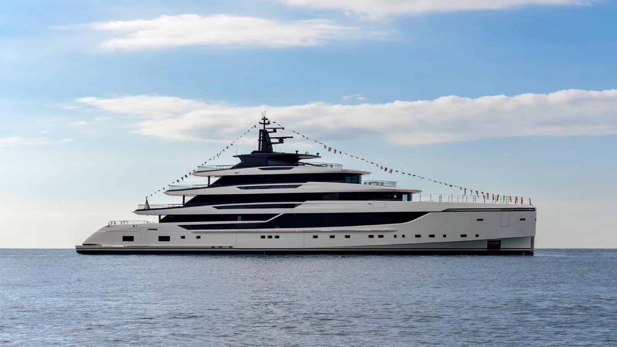 Le superyacht Silver Fox affrété par Alo