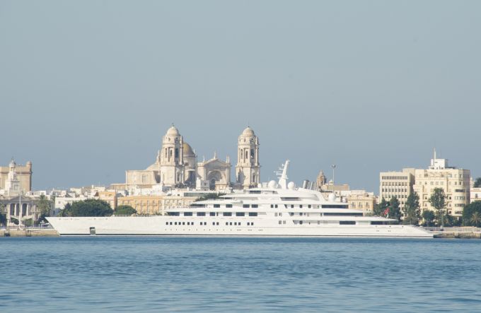 L'Azzam, plus long yacht privé du monde