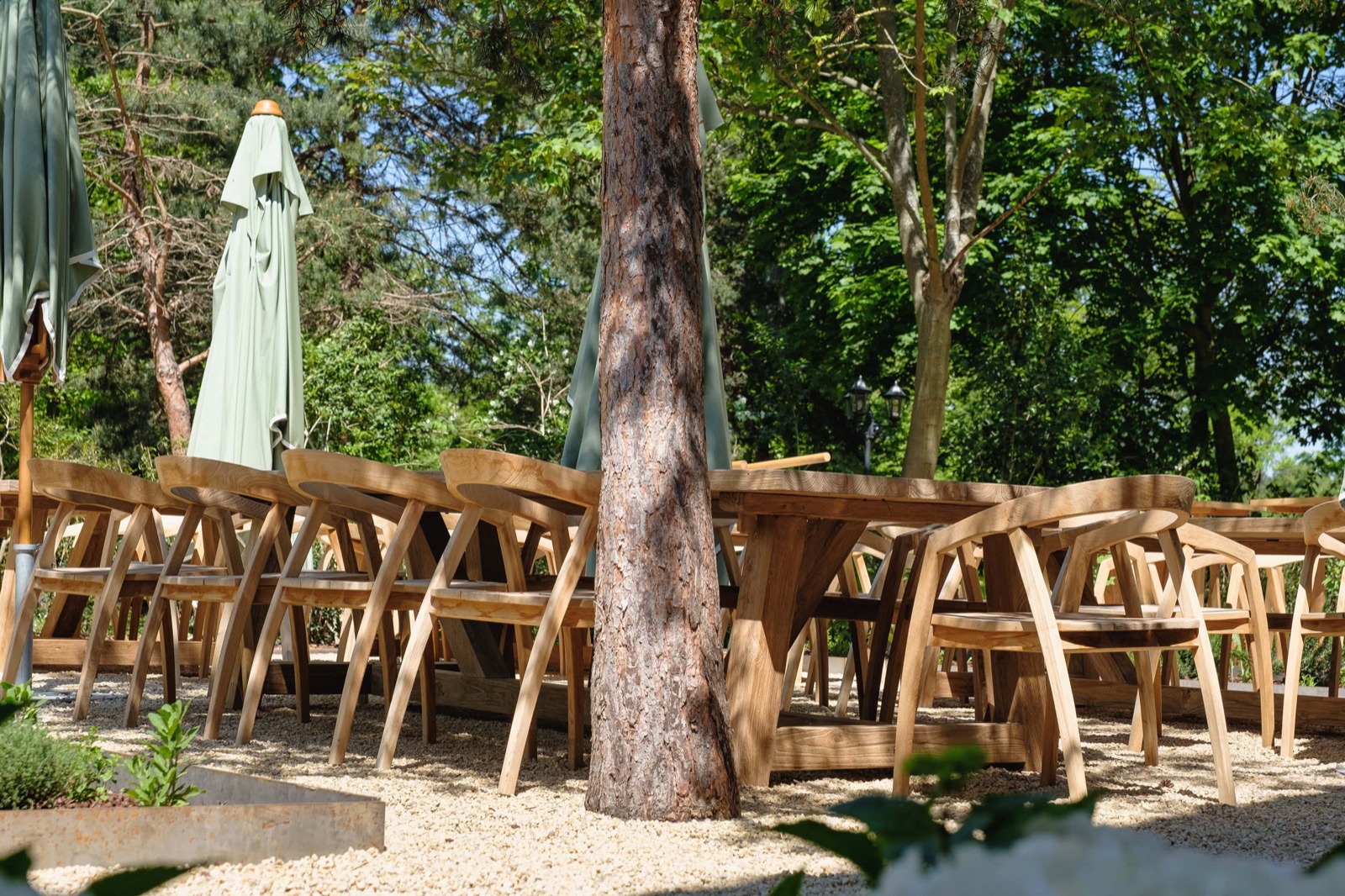 Chalet des iles terrasse jardin potager mobilier bois