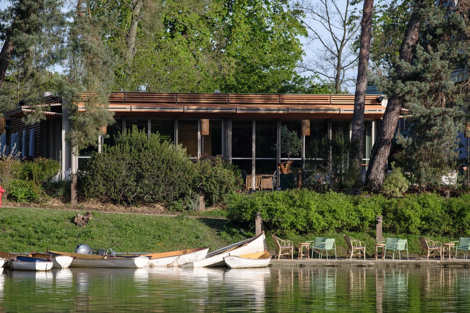 Chalet des iles traversee barque lac bois de boulogne