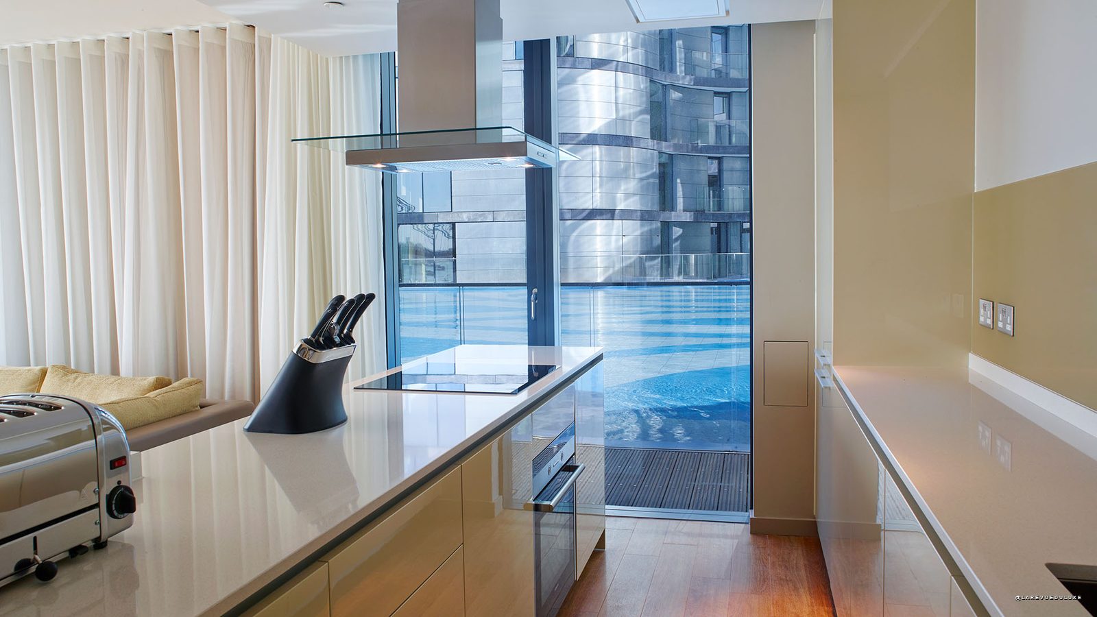 Cuisine équipée d'un appartement Cheval Three Quays à Londres