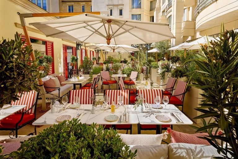 CIRA : une terrasse méditerranéenne cachée aux Champs-Élysées