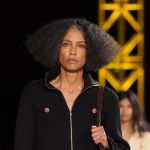 Défilé Chanel Automne-Hiver 2026-2027: l'élégance intemporelle rue Cambon - La Revue du Luxe