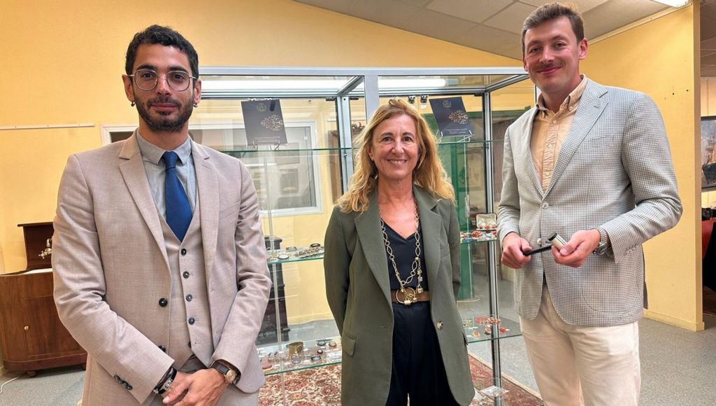 L'Extraordinaire Trésor de Mademoiselle Jenner aux Enchères à Dieppe - La Revue du Luxe