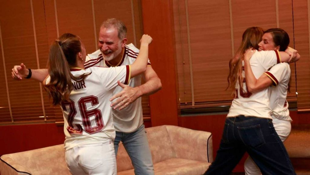 La famille royale d'Espagne exulte après la victoire de la Roja face à la France - La Revue du Luxe