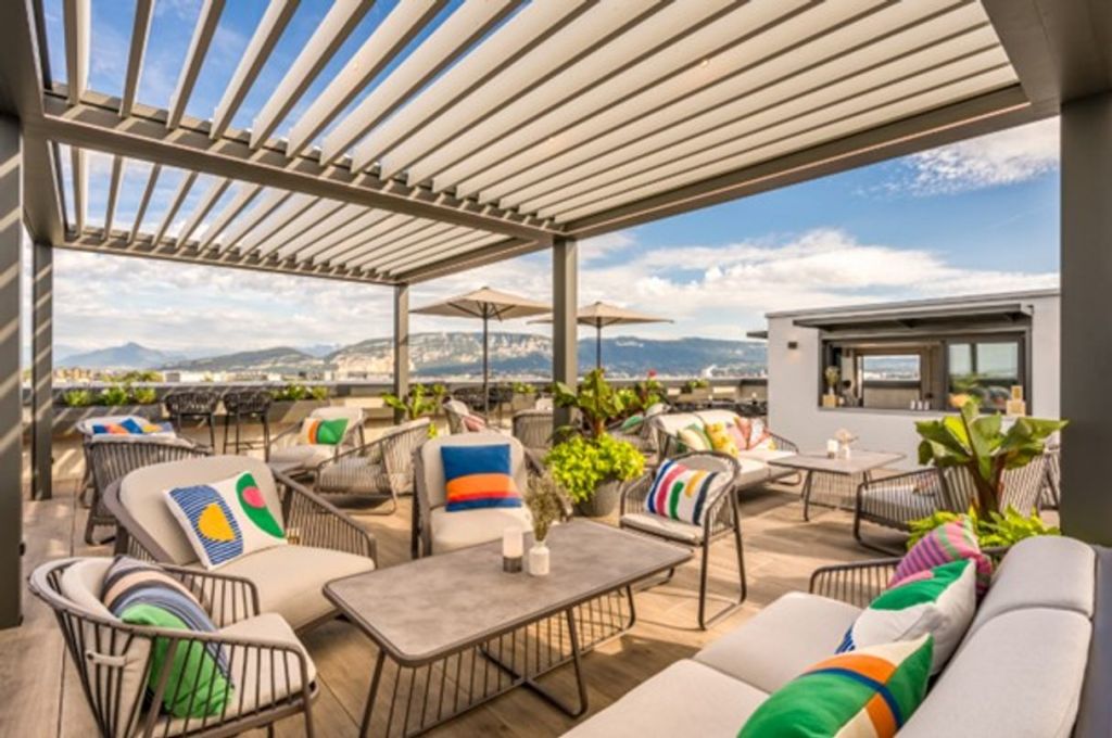 La Suite 1201 : le plus haut rooftop de Genève fait son grand retour - La Revue du Luxe