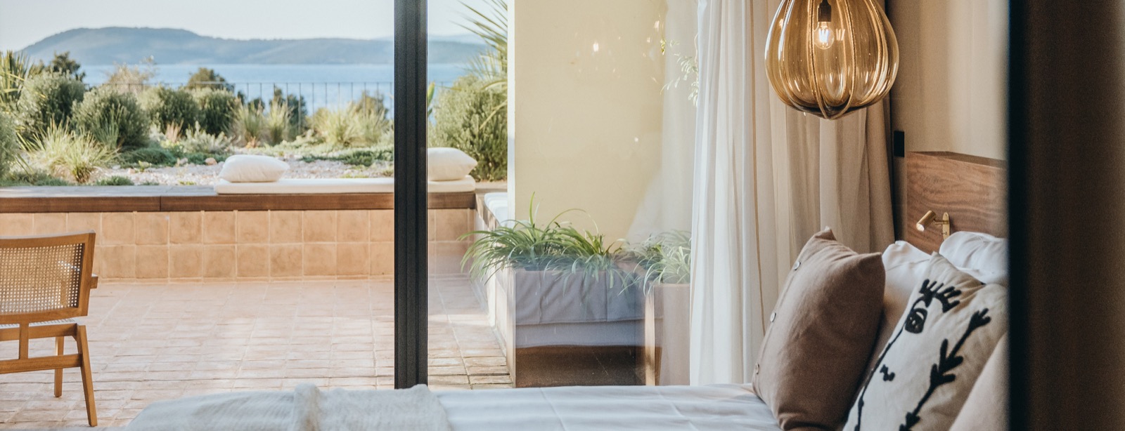 Maslina resort hvar suites chambres materiaux naturels