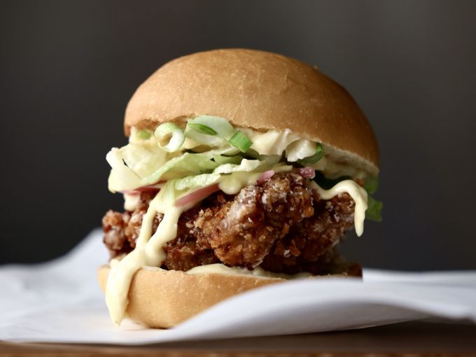 Le burger karaage de Nakatsu, poulet frit japonais dans le 18e à Paris