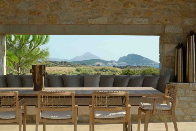 The Romanos à Costa Navarino : l'excellence 5 étoiles en Messénie - La Revue du Luxe