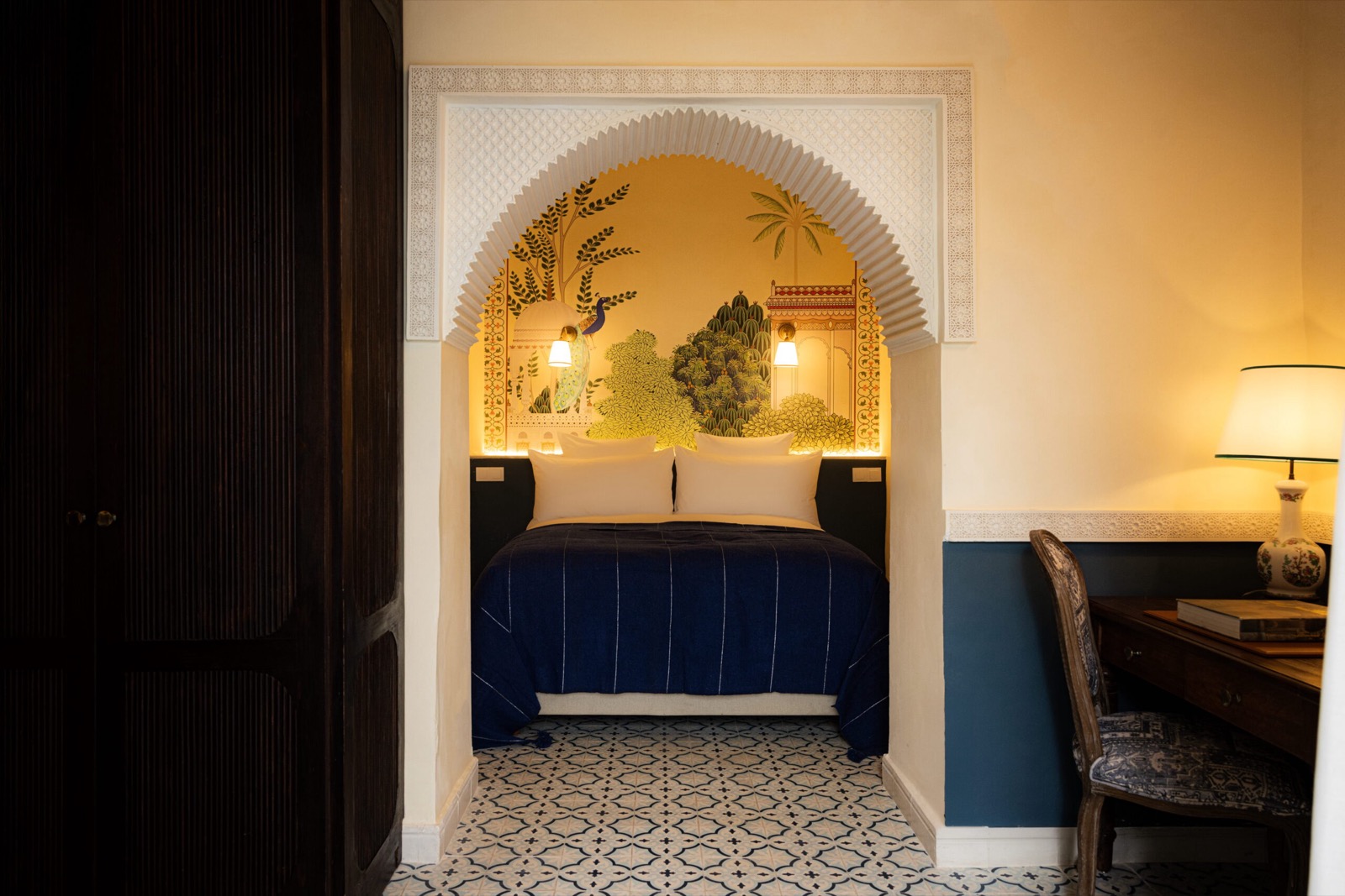 Palais beit al noor marrakech chambre alcove fresque