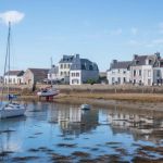 S'installer au bord de la mer : dix questions clés pour réussir son changement de vie - La Revue du Luxe