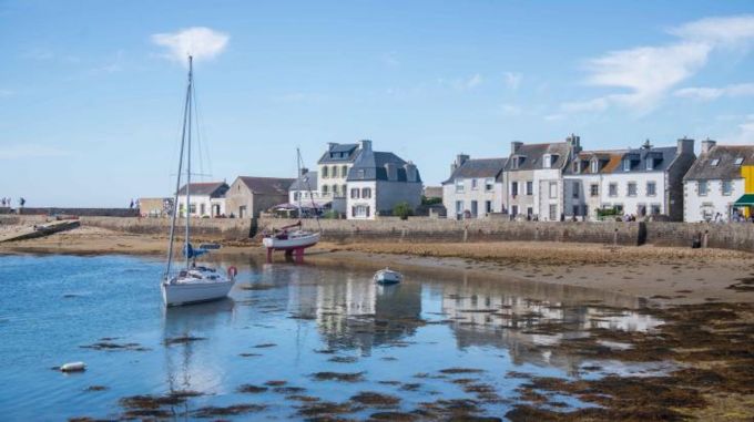 S'installer au bord de la mer : dix questions clés pour réussir son changement de vie - La Revue du Luxe