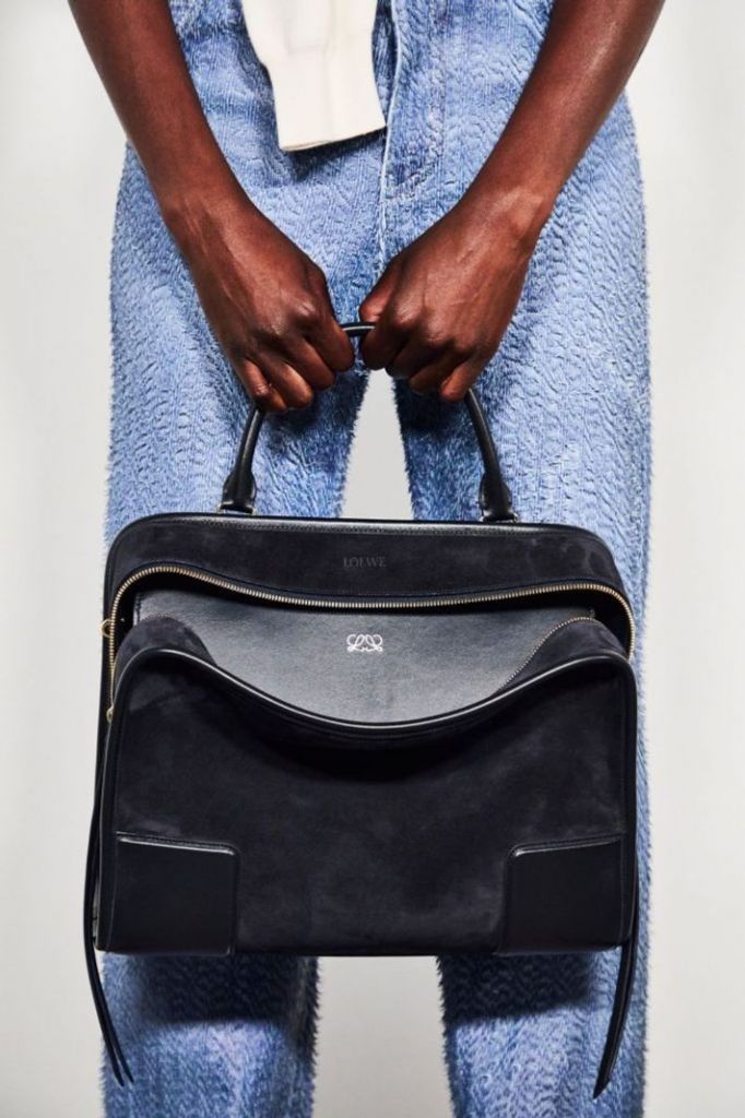 Comment Loewe s'est imposée comme une icône du luxe en 180 ans - La Revue du Luxe