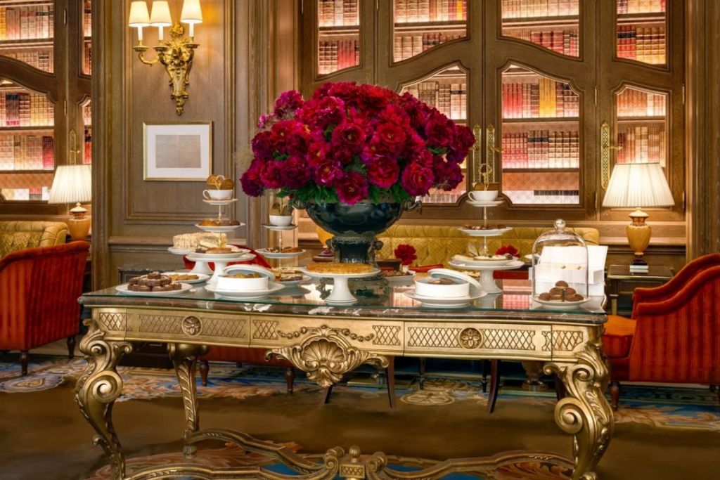 Les meilleurs tea times de palace à Paris: 7 adresses d'exception - La Revue du Luxe