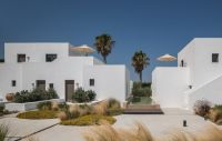 Paros Lancement PHOS - Octobre 2026 - Empiria Group : L'éveil des sens sous la lumière des Cyclades - La Revue du Luxe