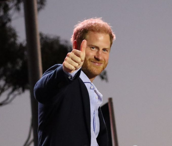 Prince Harry et Meghan Markle : les coulisses de leur retour exclusif en jet privé - La Revue du Luxe