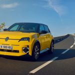 La Renault 5 s'impose sur le podium des voitures électriques en Europe - La Revue du Luxe