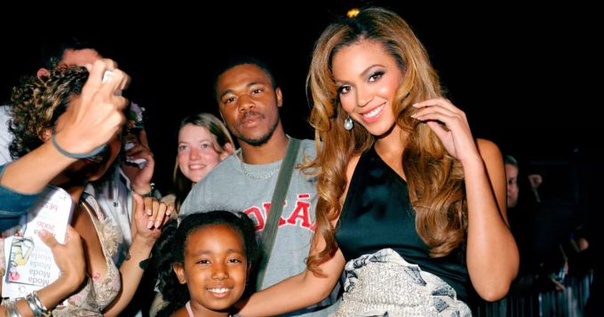 Armani, Louis Vuitton, Marc Jacobs : quand Beyoncé régnait sur les défilés - La Revue du Luxe