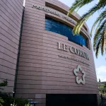 Façade du Corum de Montpellier, palais des congrès où la série Bugarach tourne sa saison 2