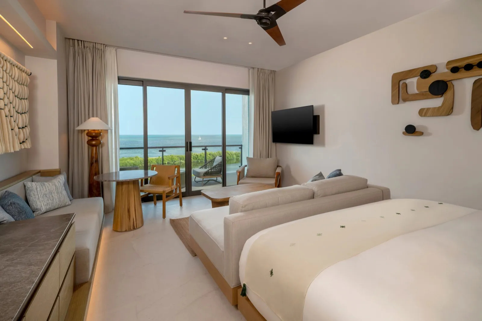 Chambre Ocean Front King du Grand Hyatt Cancun Beach Resort avec terrasse face à la mer des Caraïbes
