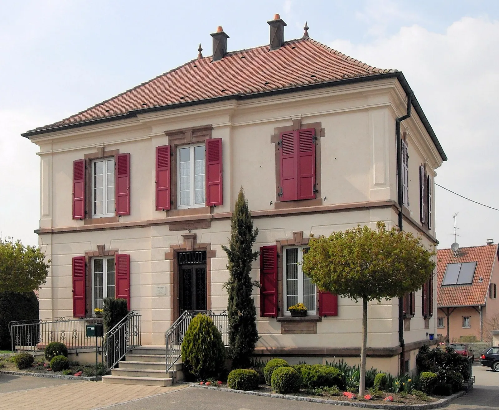 La mairie de Brinckheim, village du Sundgau qui accueille le rassemblement de voitures de collection